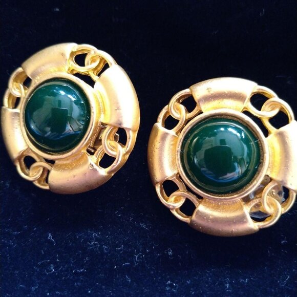 Authentic CHANEL Earrings Rare Vintage Gold Emerald Green Clip On Gripoix  1.5" - Picture 1 of 7